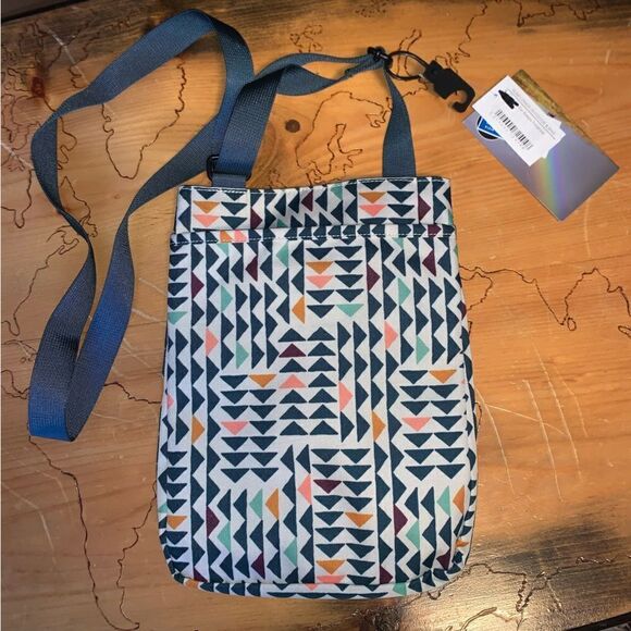KAVU For Keeps & Renrose Trinatural crossbody bag - Picture 2 of 11